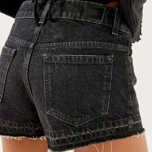 BDG 28 (6) NWT Urban Outfitters A Line Denim Shorts Black Asymmetrical Button - Picture 2 of 13
